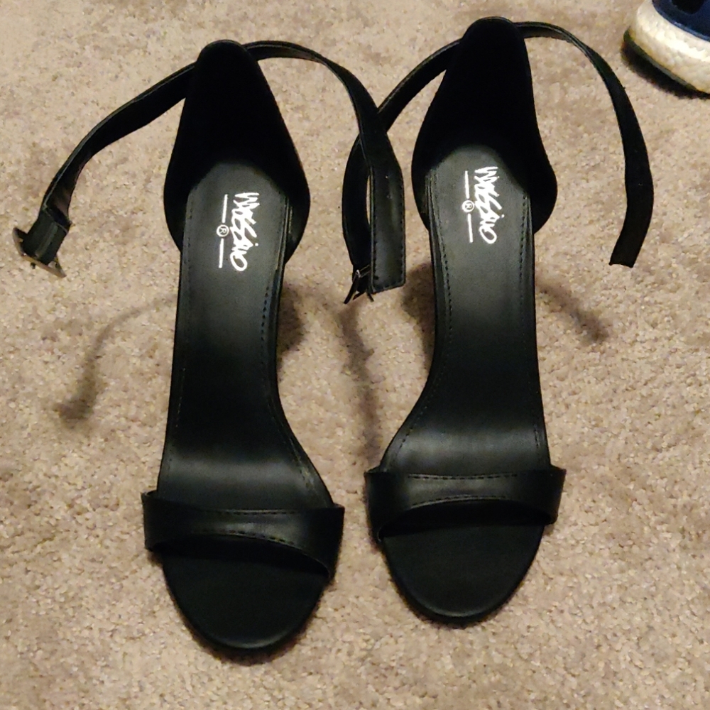 Black dress shoes
